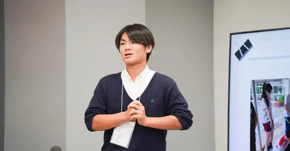 発表するメンバー